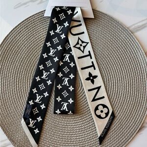 Louis Vuitton Monogram Infinity BB Bandeau